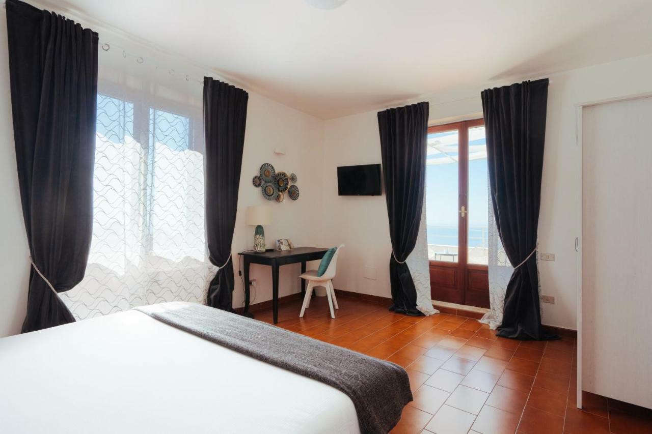 Villa Sea View In With Lemon Pergola, Gardens And Jacuzzi - Ideal For Elopements