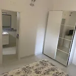 Crocelle Room